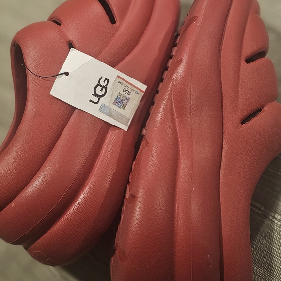 UGG Red Platform Slides - Picture 5 of 5